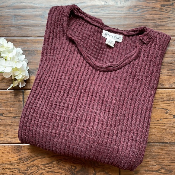 Artisan NY maroon distressed neckline button side - Picture 2 of 10